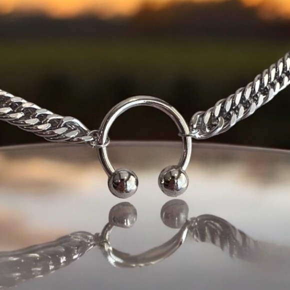 Modern Curb Chain Necklace with Circular Septum Centerpiece Sleek Sexy Witchy - Picture 7 of 15